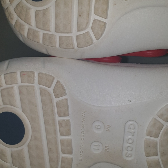 Crocs Men size 9 woman size 11 - Picture 3 of 8